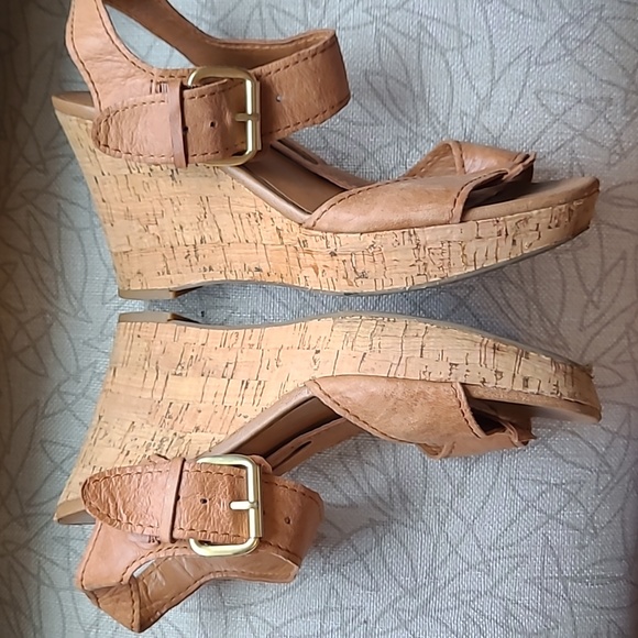 Franco Sarto Leather t strap heeled sandal - Picture 6 of 12